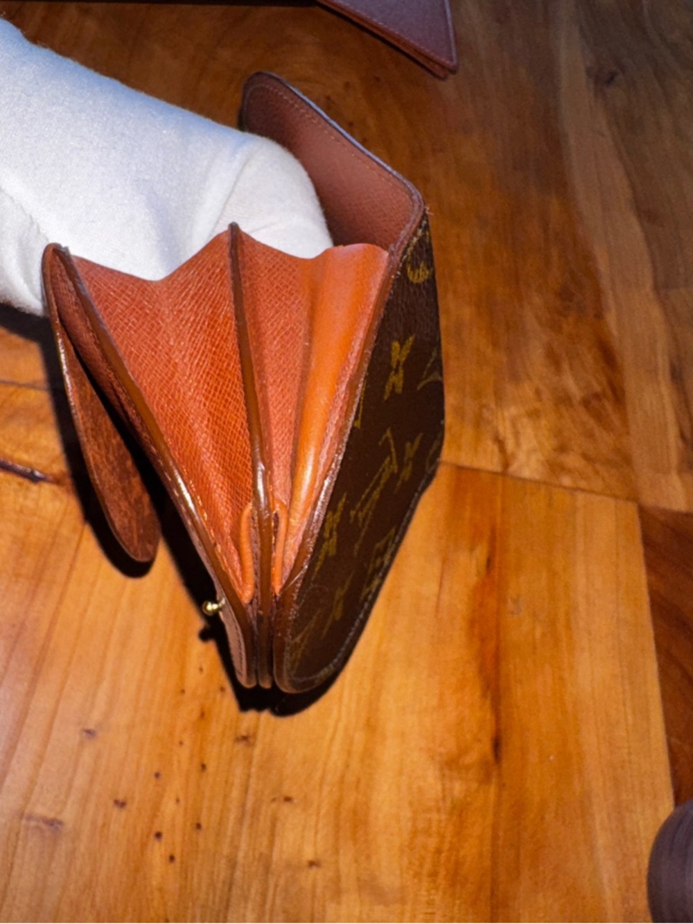 Louis Vuitton
LV Monogram Coated Canvas Pochette Porte-Monnaie - Picture 10 of 12